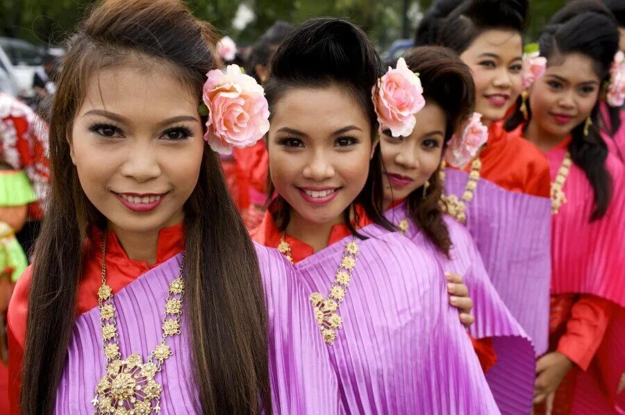 Тайки год. Тайланд Страна улыбок. Жители Тайланда. Тайцы Тайланд. Тайланд местные жители.