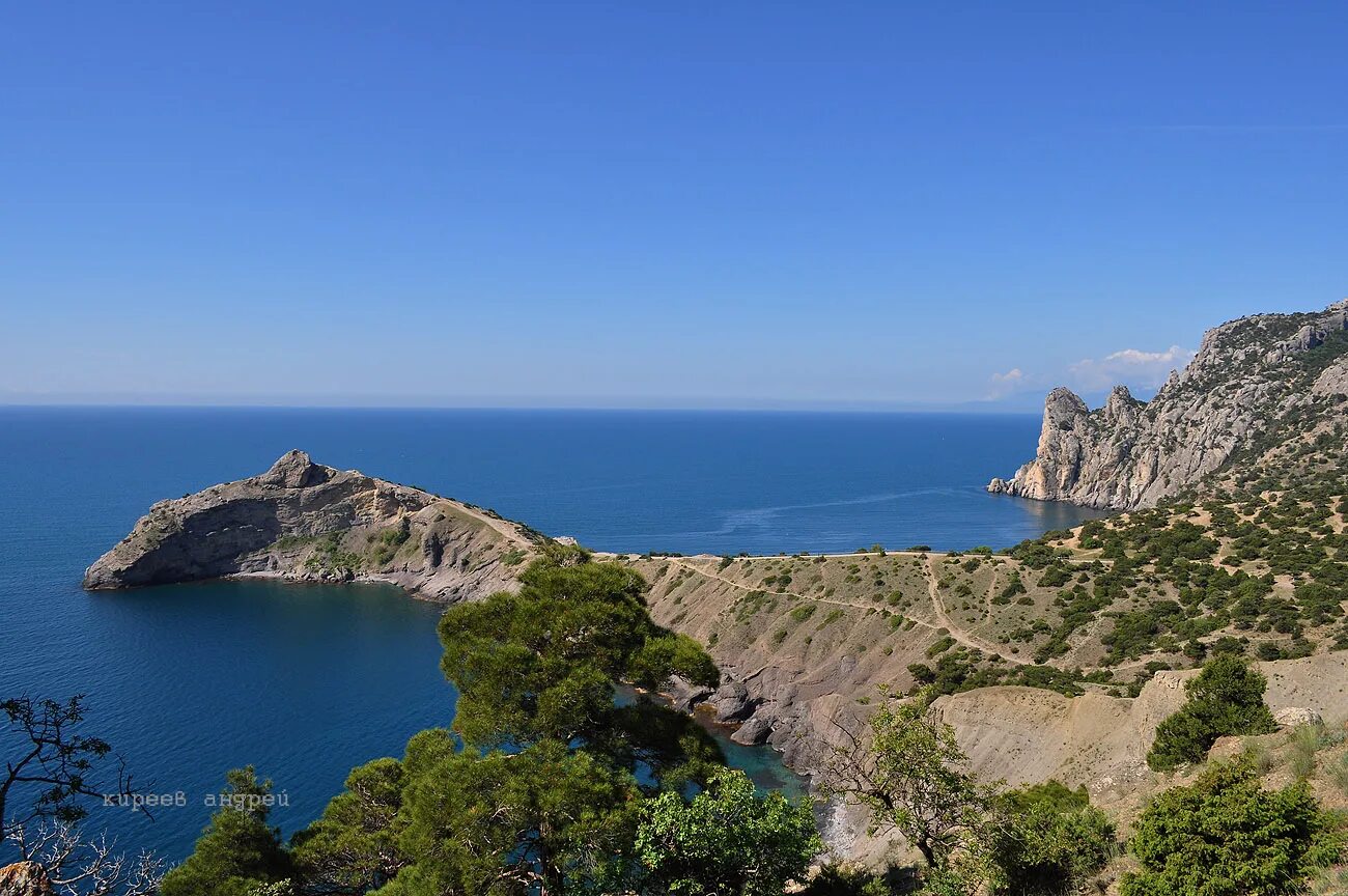 Севастополь район фиолент. Площадь крымского полуострова. Моря омывающие крым. Курорты крыма презентация. Основные формы рельефа крымского полуострова.