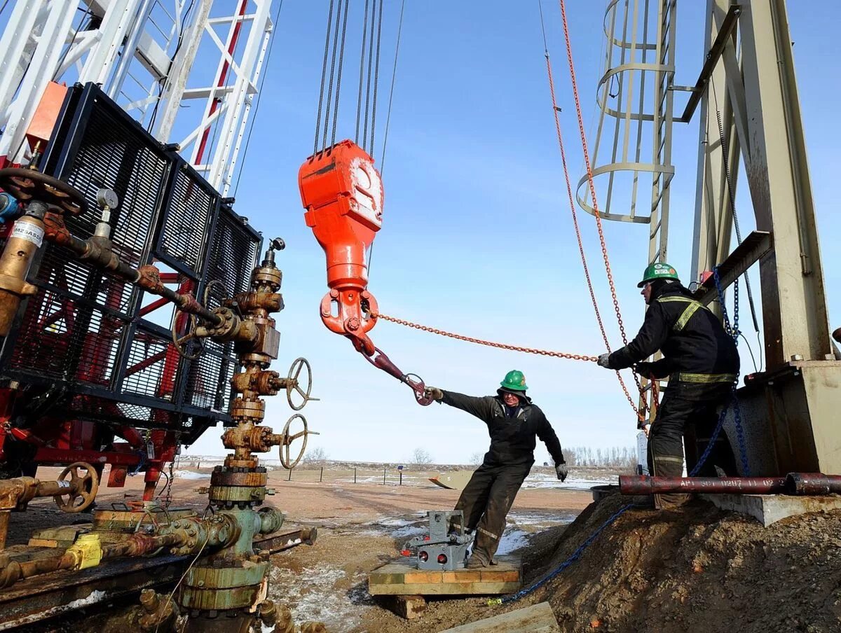 Нефтяная промышленность ирака. Газ нефть европа. Нефтяные новости. Нефтедобыча фото. Добыча нефти.