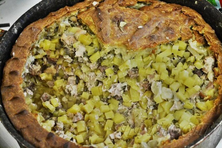 Балиш пирог с мясом. Бэлиш. балеш татарский пирог. балеш татарский пирог с мясом и картошкой. белиш фото.