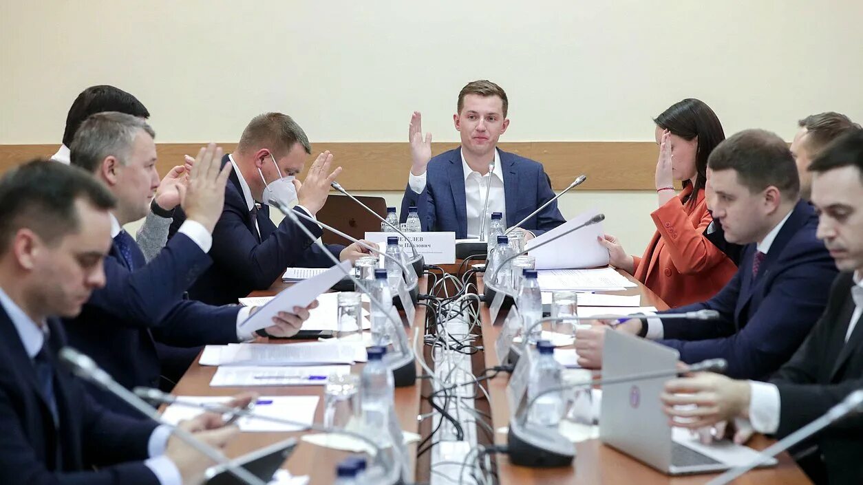 государственный комитет по молодежной политике. комитет молодежи ингушетии. председатель комитета по молодежной политике ленинградской области. глава комитета госдумы по молодёжной политике артём метелев. государственный комитет по молодежной политике.