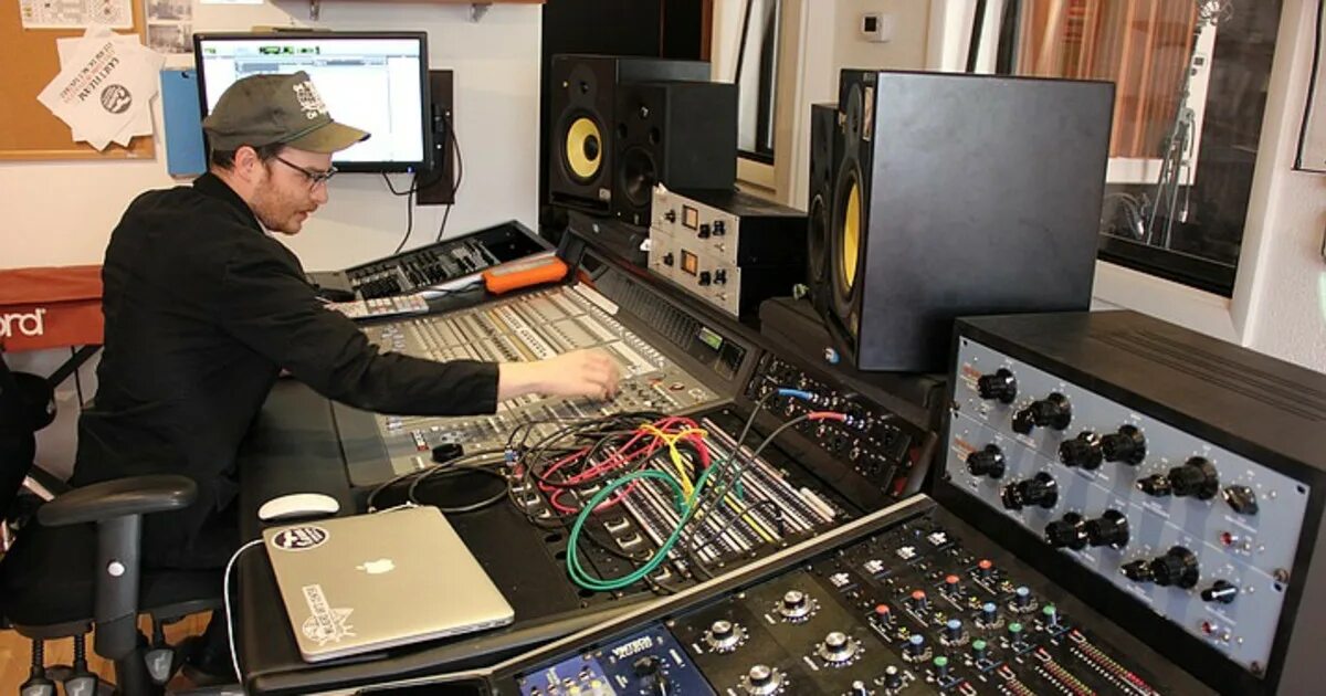 Recording engineer