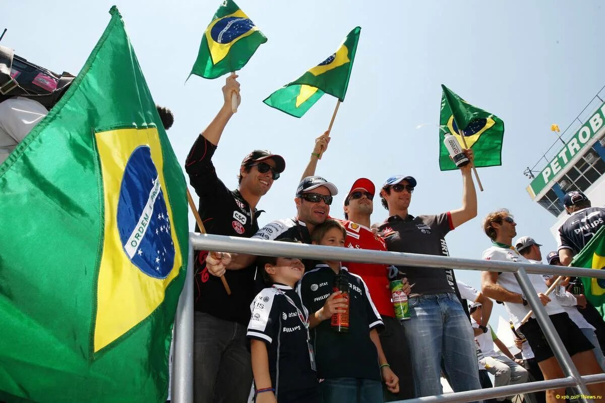 Фелипе масса бразилия 2008. Brazil gp. Brazil gp. Brazil gp. Lewis hamilton brazil flag.