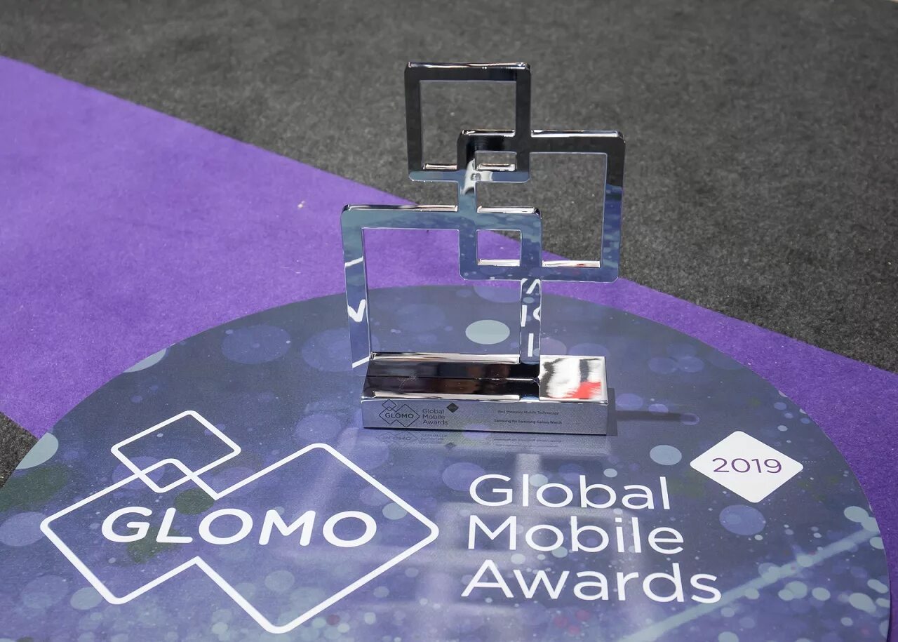 W glomos ru. Global mobile Awards. Global mobile Awards смартфон. Гломос.