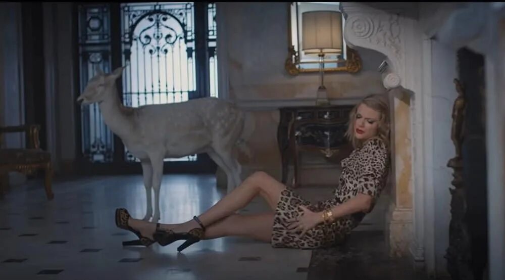 Taylor Swift blank Space. Тейлор Свифт blank Space. Кадры из клипа Тейлор Свифт. Blank Space кадры из клипа. Тейлор blank space