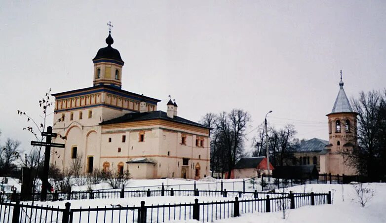 Церковь в колмово в великом новгороде. Церковь успения пресвятой богородицы великий новгород. церковь успения богородицы в колмово великий новгород.