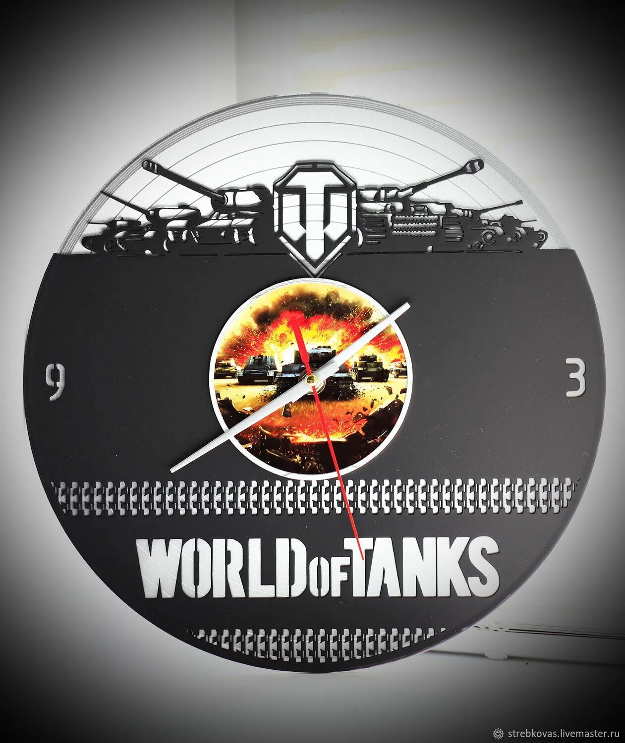 Часы танк. Настенные часы World of Tanks. Часы пластинка World of Tanks. Виниловые часы World of Tanks. Часы настенные танк.