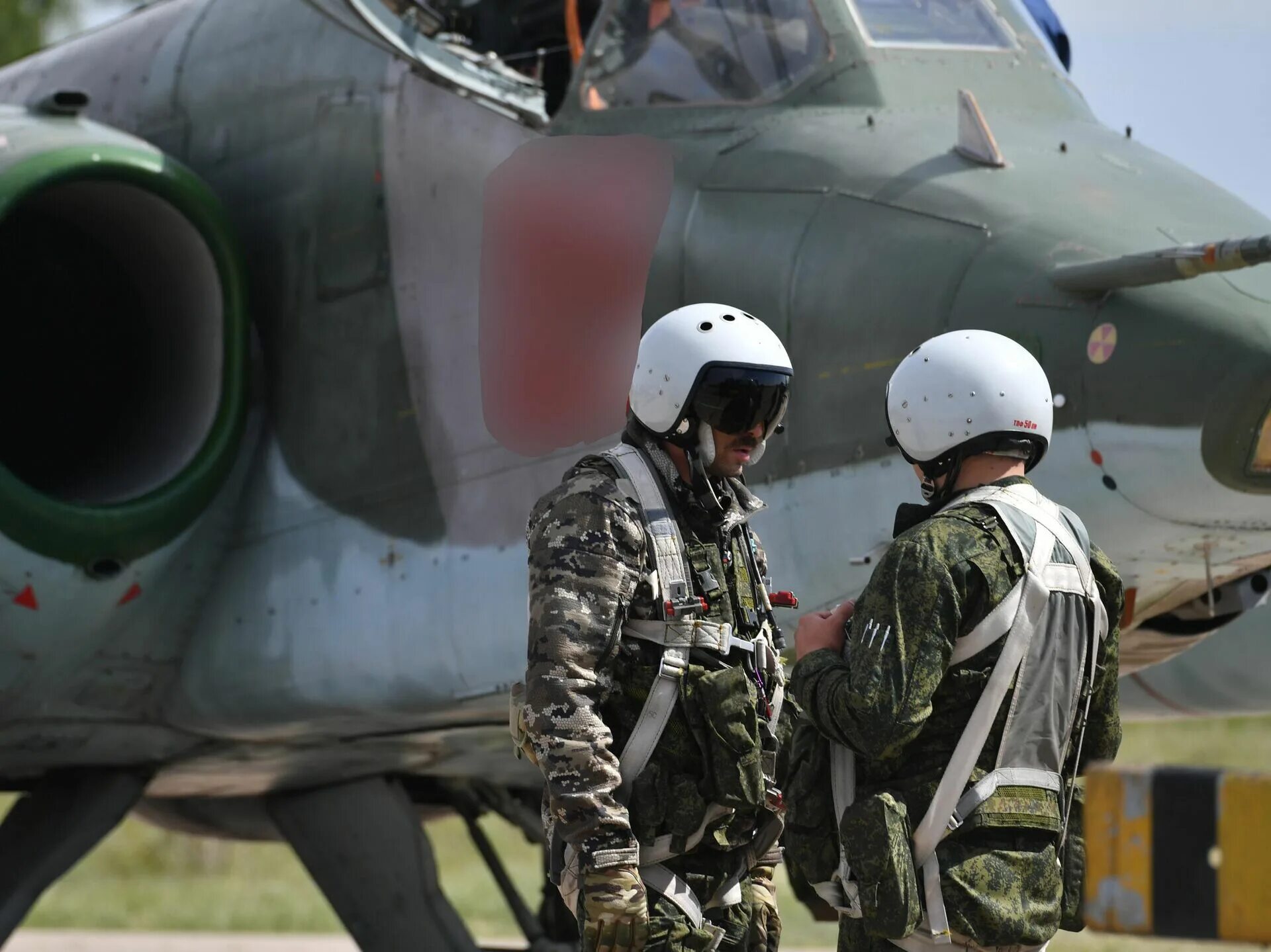 Су-25 Штурмовик ВКС. Летчик ВКС России Су 25. Специальная Военная операция. Специальная Военная операция Авиация. Мо военная операция