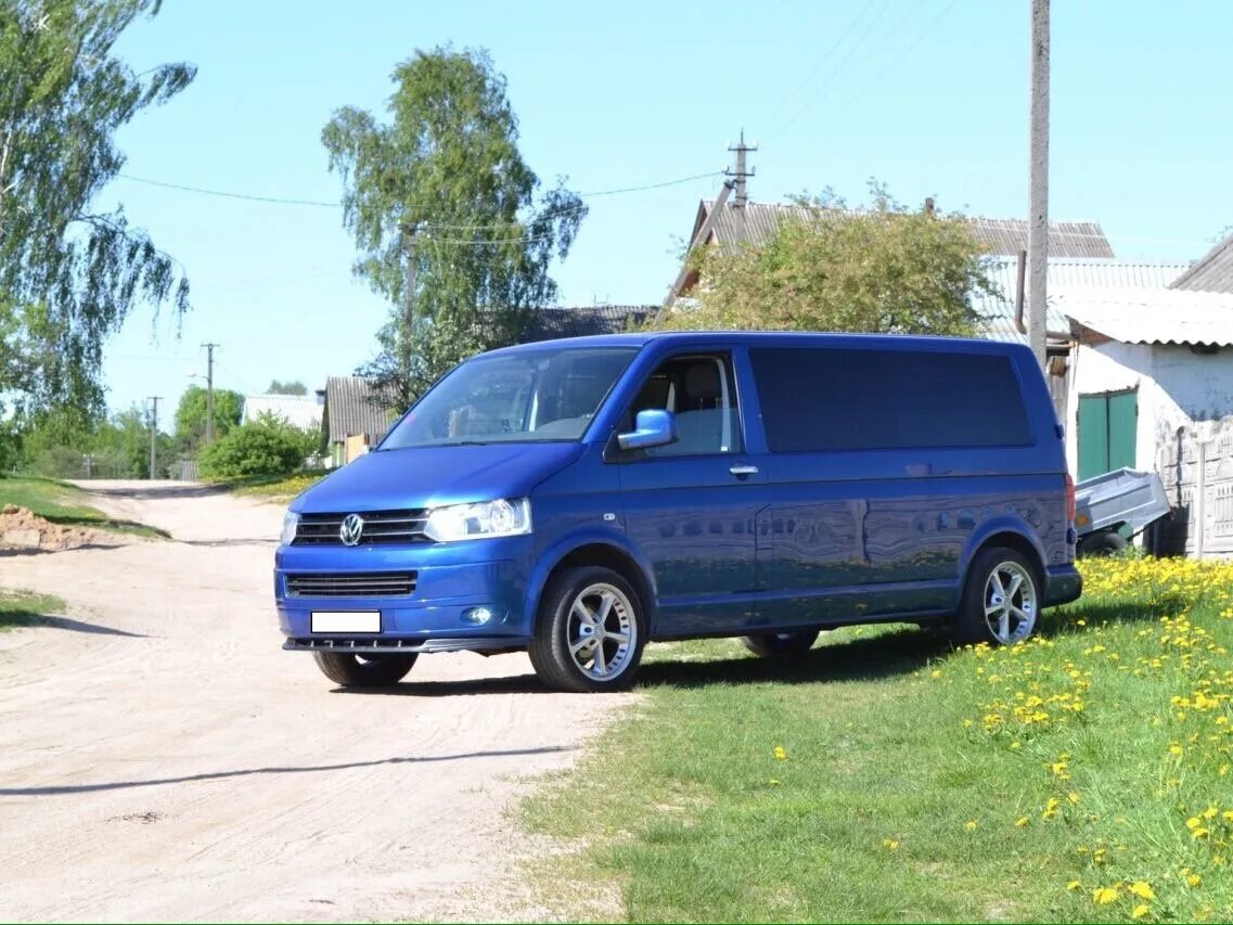 Фольксваген транспортёр т5 пассажирский. Микроавтобус Фольксваген т5. Volkswagen Transporter t5 синий. Фольксваген Транспортер т5 голубой. Авито купить фольксваген транспортер т5