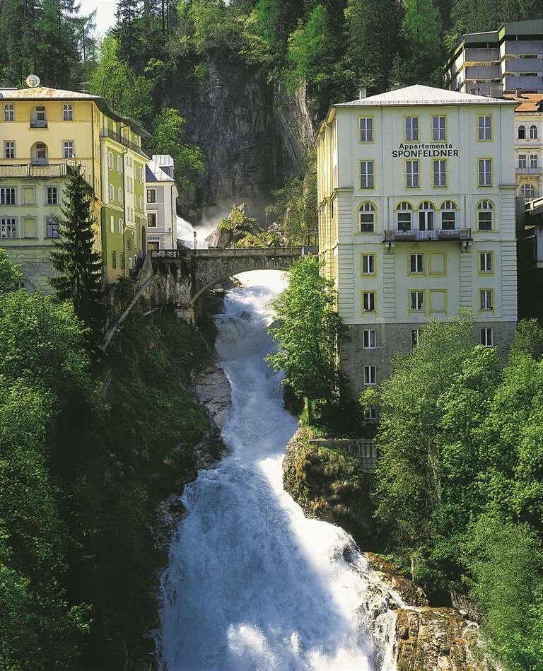 Bad village. БАД Гаштайн Австрия. Бадгастайн (Bad Gastein). БАД Гаштайн водопад. Водопад Гаштайн в Австрии.