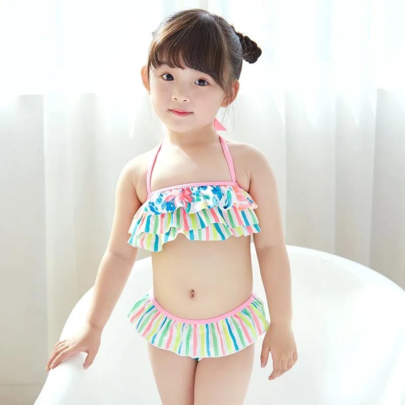 Японские малышки в купальниках. Девочка японка в купальнике. Японские Kids в купальнике. Корейские дети топлесс.