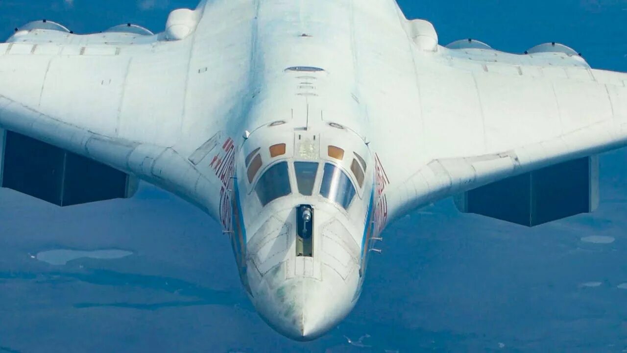 Сколько экипаж ту 160. Ту-160 белый лебедь. Белый лебедь самолет ту 160. Ту-160 белый лебедь и ту-95. Ту-160 сверхзвуковой самолёт.
