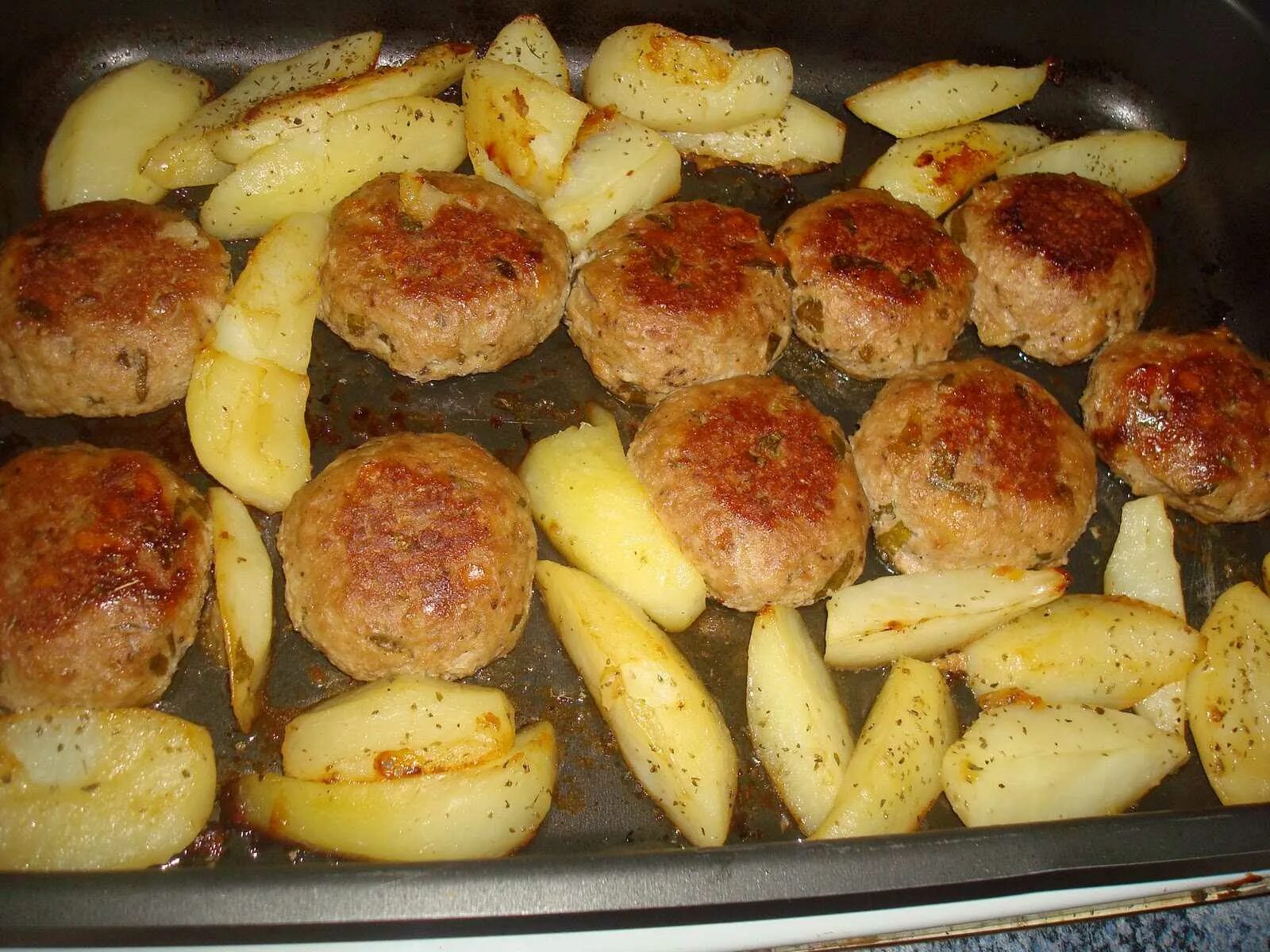 Котлеты с картошкой в духовке фото
