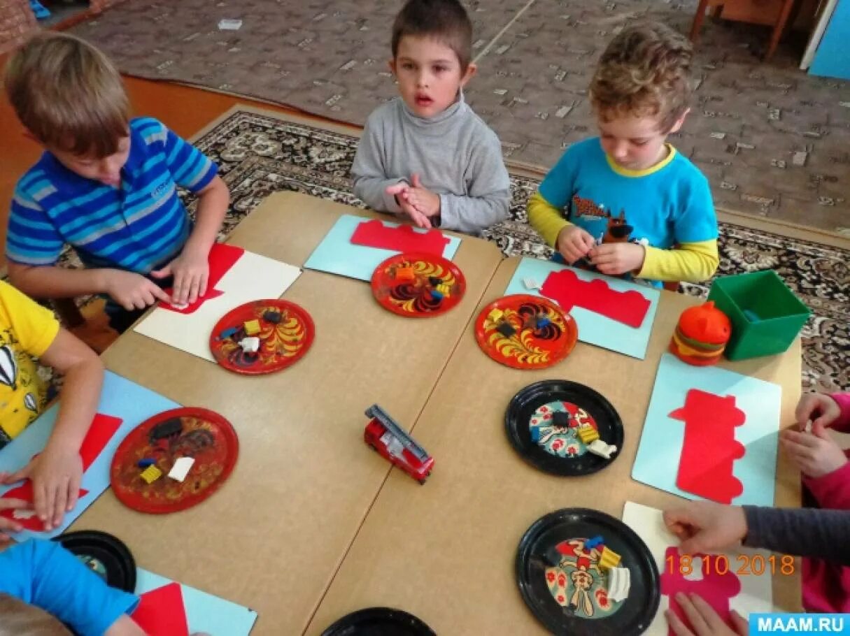 Безопасность в младшей группе. Открытое занятие по пожарной безопасности в подготовительной группе. Нод безопасность младшая группа. Занятие во второй младшей группе. Аппликация по пдд в младшей группе детского сада.