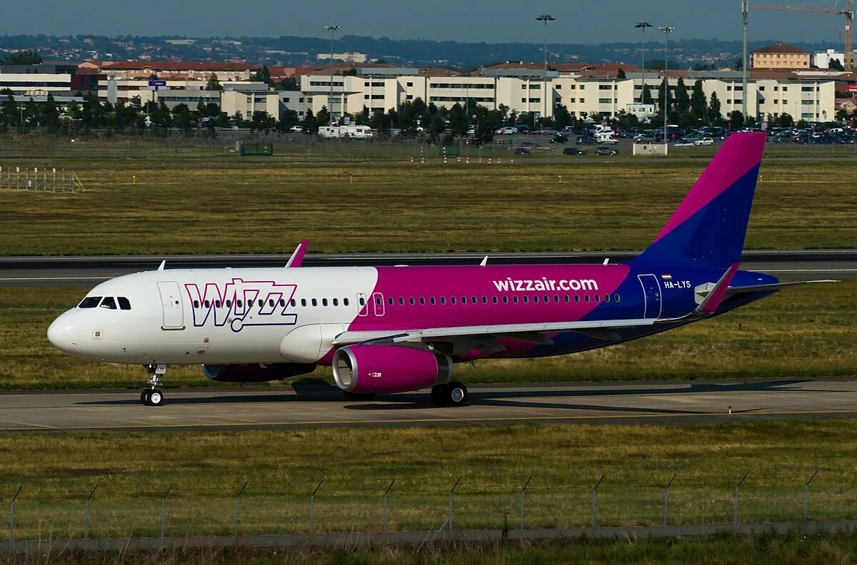 Wizz air фото. Wizz air бюджетные авиакомпании. Модель самолета wizz air. Wizz air из молдовы. Airbus a320-232.