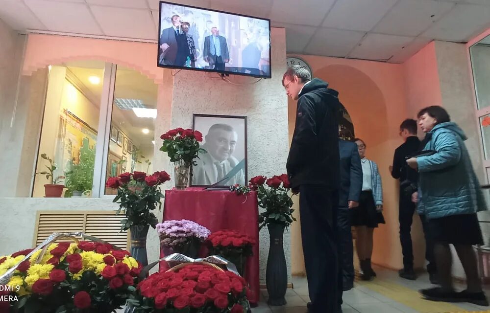 Похороны олега пешкова в липецке. Похороны харчевского липецк. Похороны харчевского липецк. Могила людмилы пахомовой. Похороны алены серт в липецке.