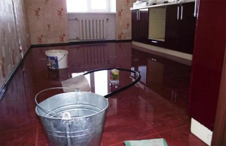 Затопило квартиру. Затопило квартиру. Затопило квартиру. Потоп в квартире. Соседи затопили квартиру.