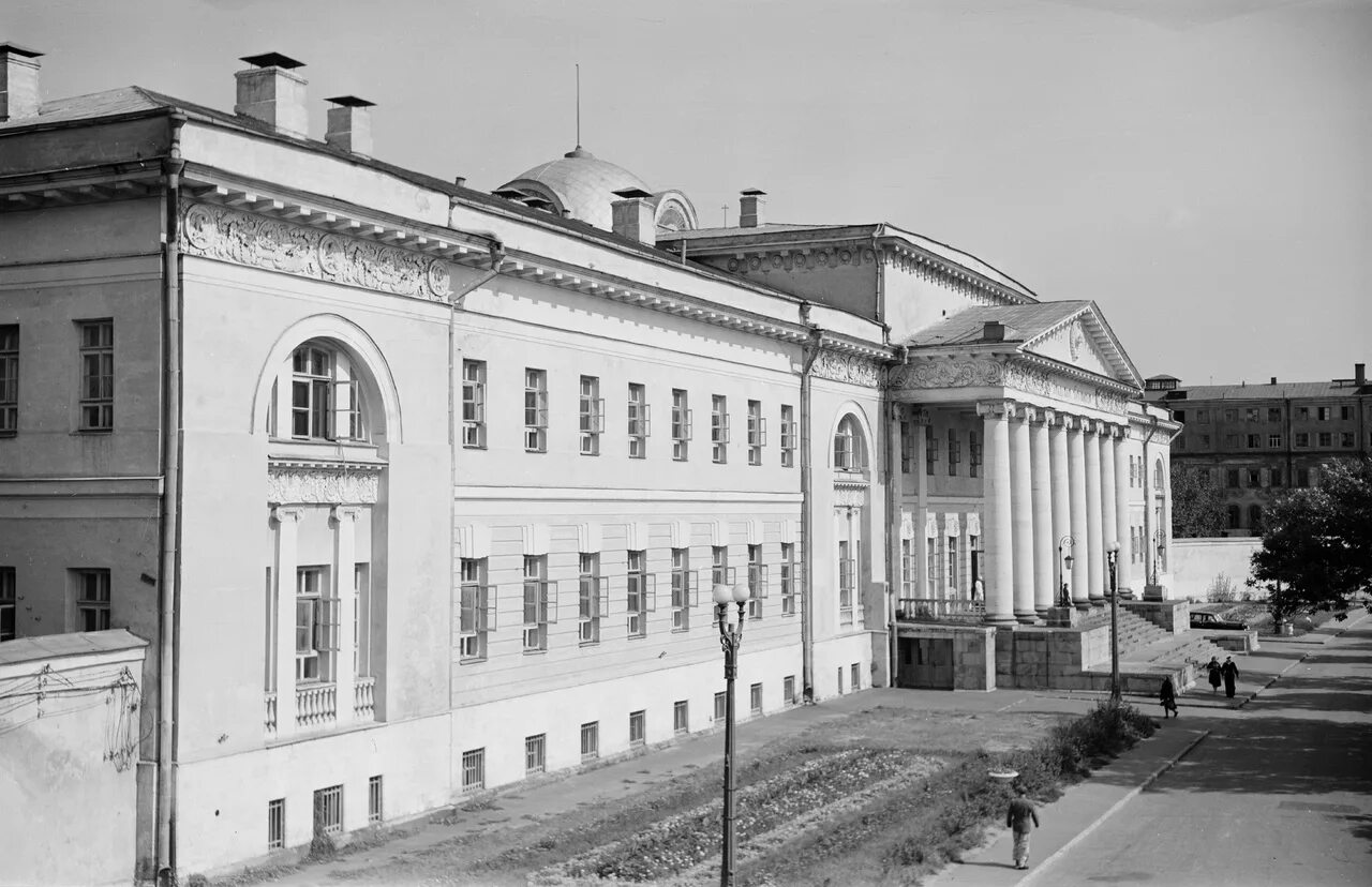 Первая градская больница им пирогова. Голицынская больница. Казаков голицынская больница. Первые больницы в москве. Первая градская больница москва бове.