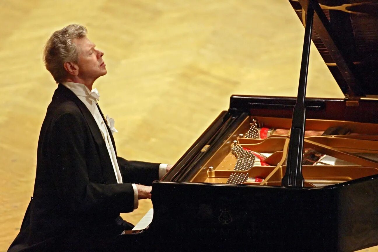 Пианист ван. Пианист ван. 1. Ван клайберн пианист. Томас смит и ван клиберн.