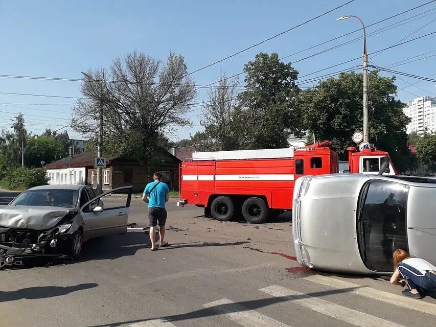 авария орёл 2 фуры и легковушка. дорожные происшествия в орле. орел новости на сегодня происшествия последние свежие. орёл происшествия вчера. орел новости на сегодня происшествия последние свежие.
