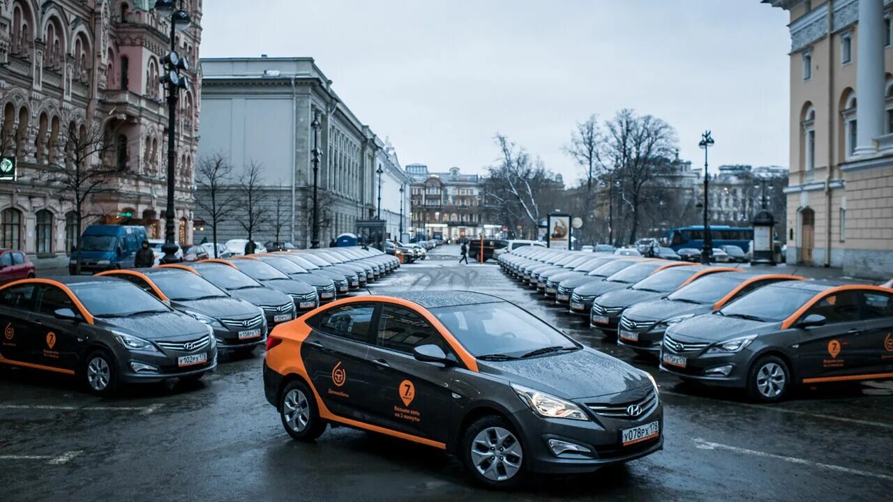 Прокат автомобилей санкт. Делимобиль каршеринг в Москве. Делимобиль автопарк 2023. Делимобиль Питер. Каршеринг СПБ машины.