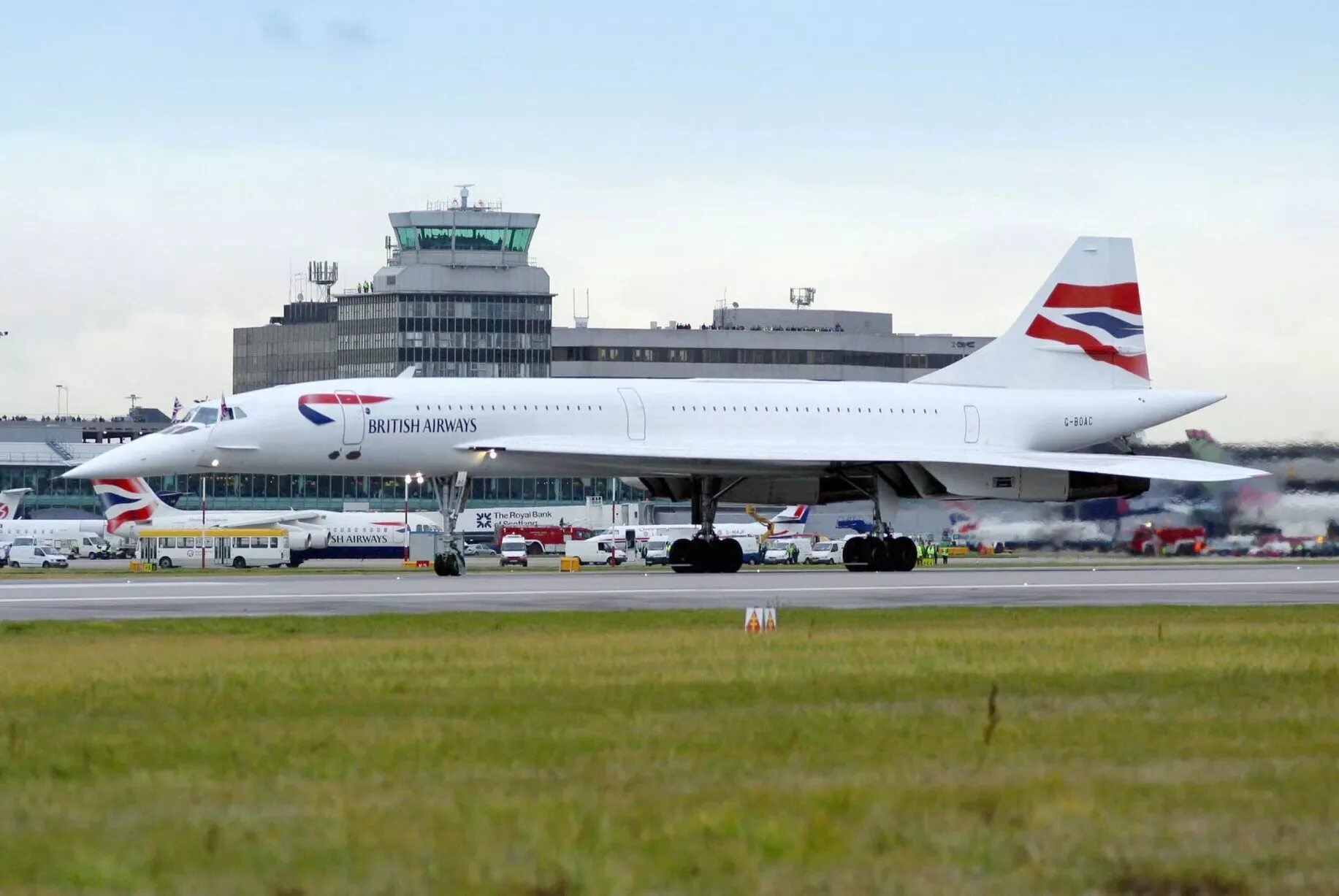 Аэропорт 30 минут. Concorde British Airways. Конкорд. Конкорд Манчестер. Аэропорт Манчестер.