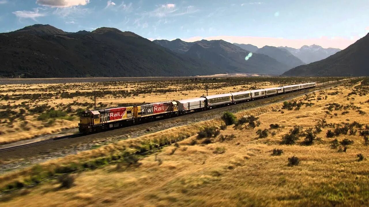Long train journey. Железная дорога новой Зеландии. Железнодорожный транспорт новой Зеландии. Зеландия на поезде. Патагония экспресс поезд.
