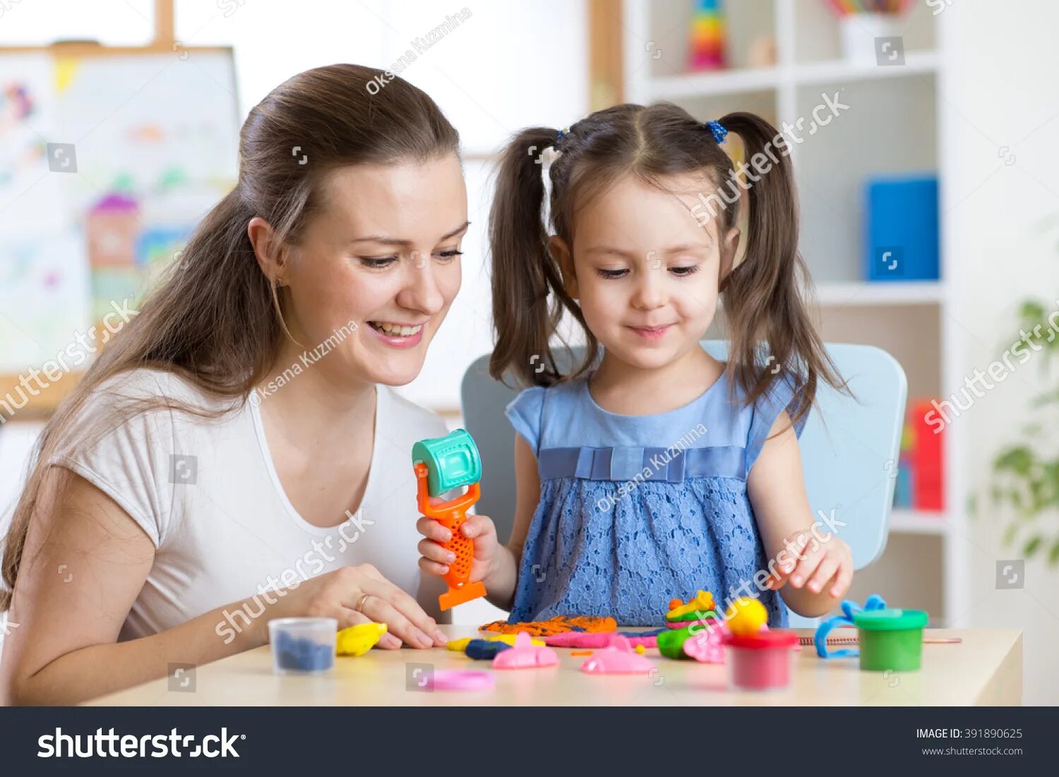 Мама лепит сестрорецк. Лепим из пластилина с детьми. Мама лепит сестрорецк. Мама лепит сестрорецк. Пластилин для детей.