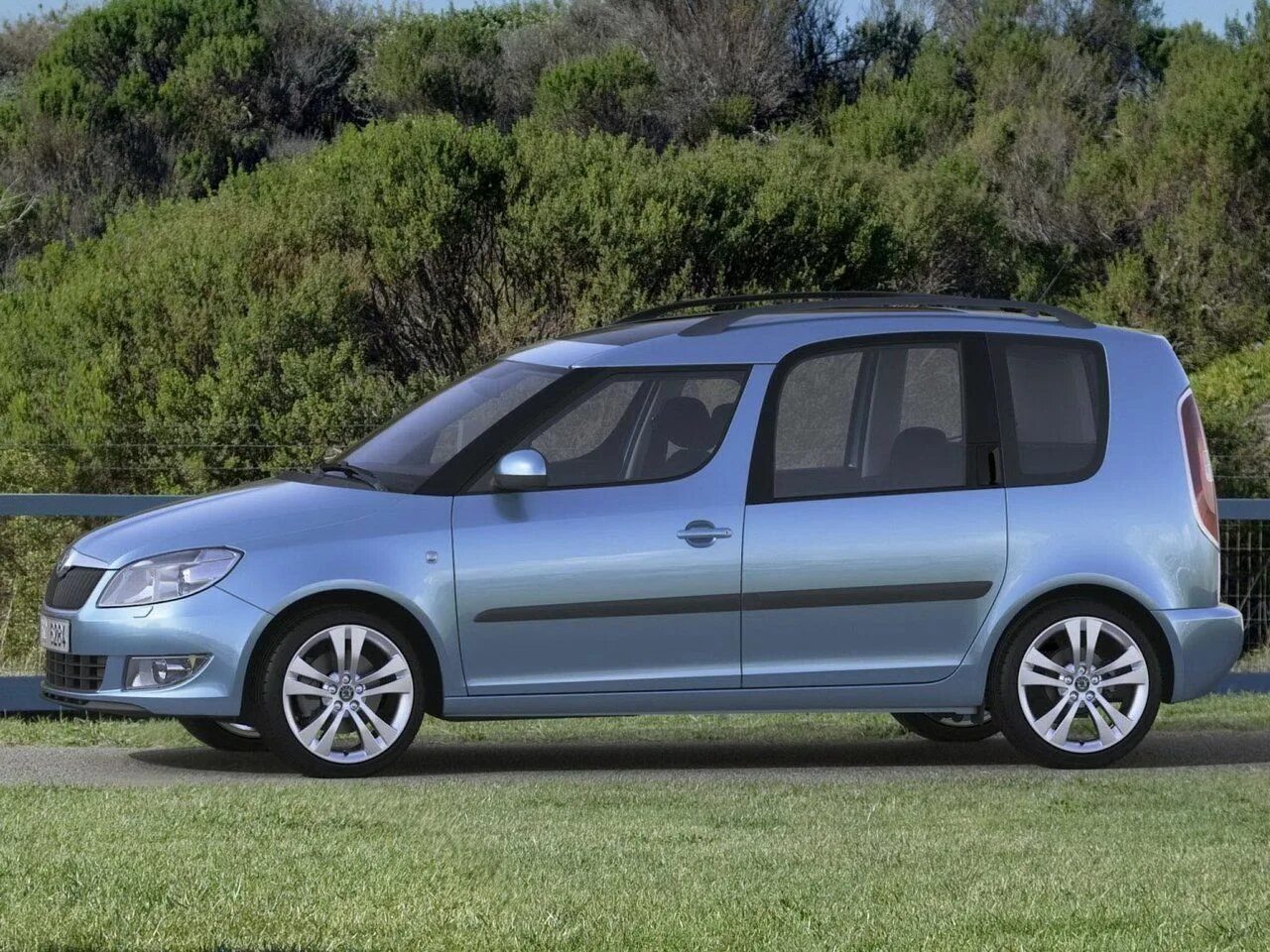 6. Roomster 1. Skoda roomster 2010. Минивэн шкода румстер. Skoda roomster 2010.