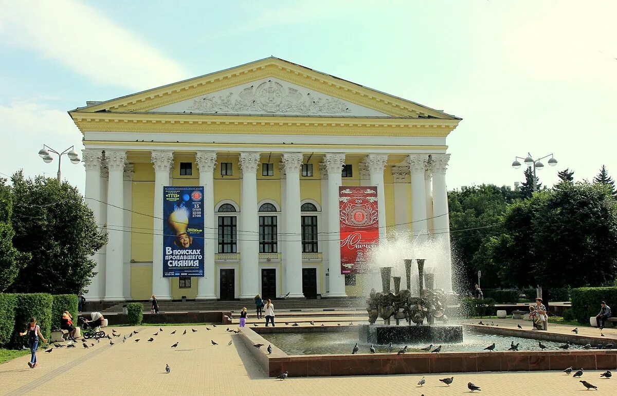 Театральная площадь рязань. Театральная площадь рязань. Театр драмы рязань зал. Театралка рязань. Театр драмы рязань зал.