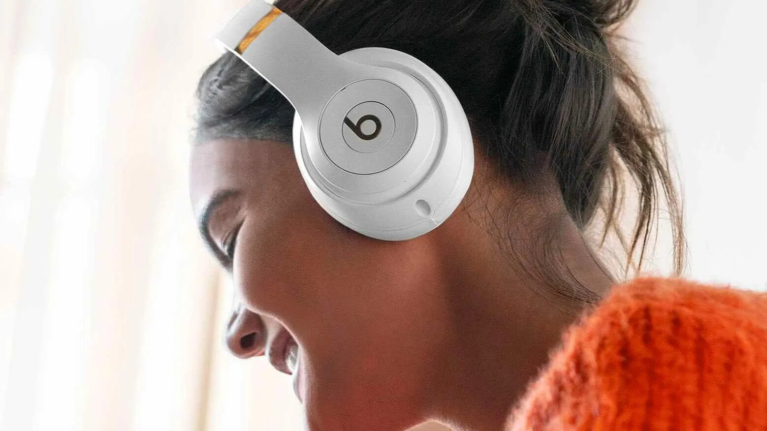 Over ear. Наушники Bluetooth Beats studio3 Wireless. Наушники Beats Studio 3. Beats Studio 3 Wireless на голове. Девушка в наушниках Beats studio3 Wireless Headphones.