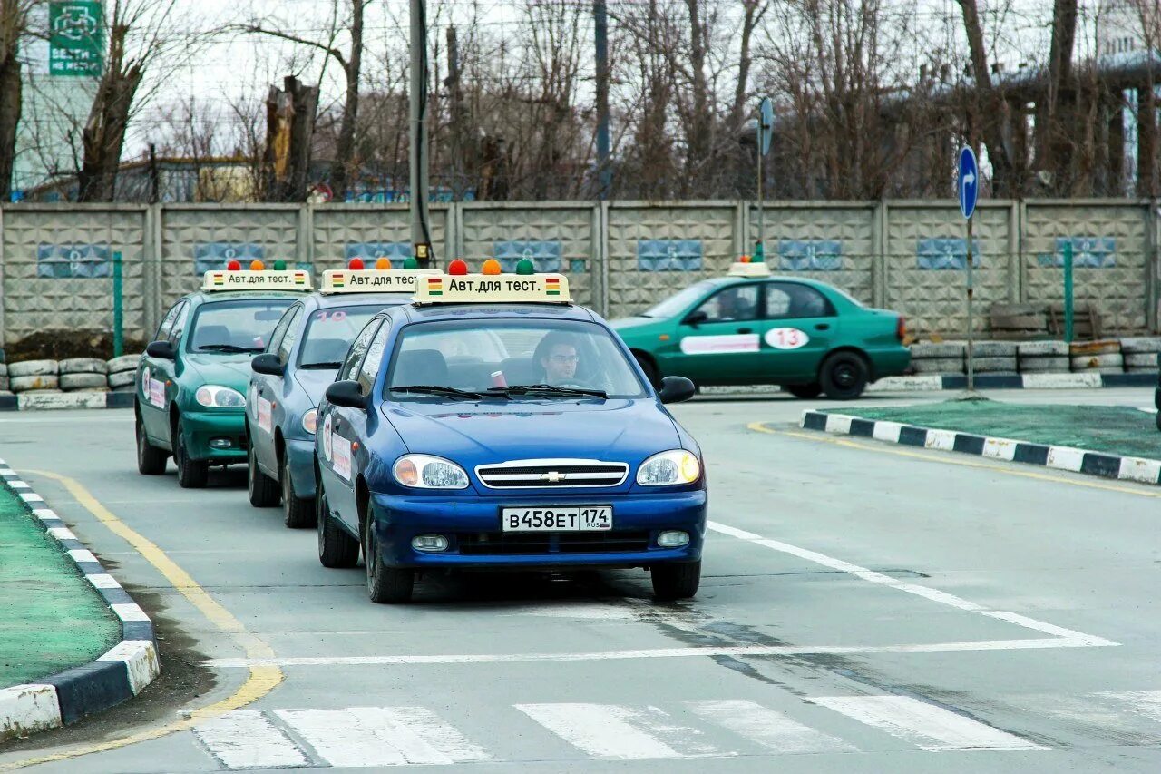 Сайт автошколы челябинск. КАФС автошкола Челябинск. КАФС автошкола Челябинск автодром. Номерной знак автошколы. Автопарк ДПС Челябинск.