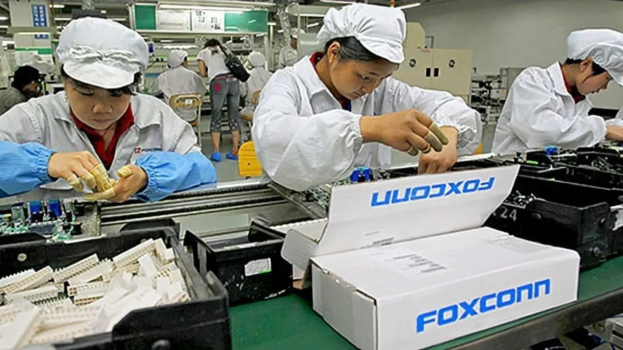 Производители электроники тайвань. Фабрика Фоксконн Китай. Фабрика Foxconn в Китае. Завод тайваньской фирмы Foxconn. Завод Apple в Китае Foxconn.