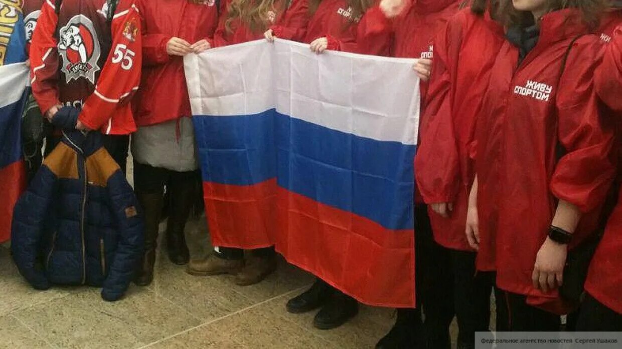 Выступайте под флагом. Нейтральный флаг россии. спортсмены под нейтральным флагом. россия под нейтральным флагом 2018. выступать под нейтральным флагом.