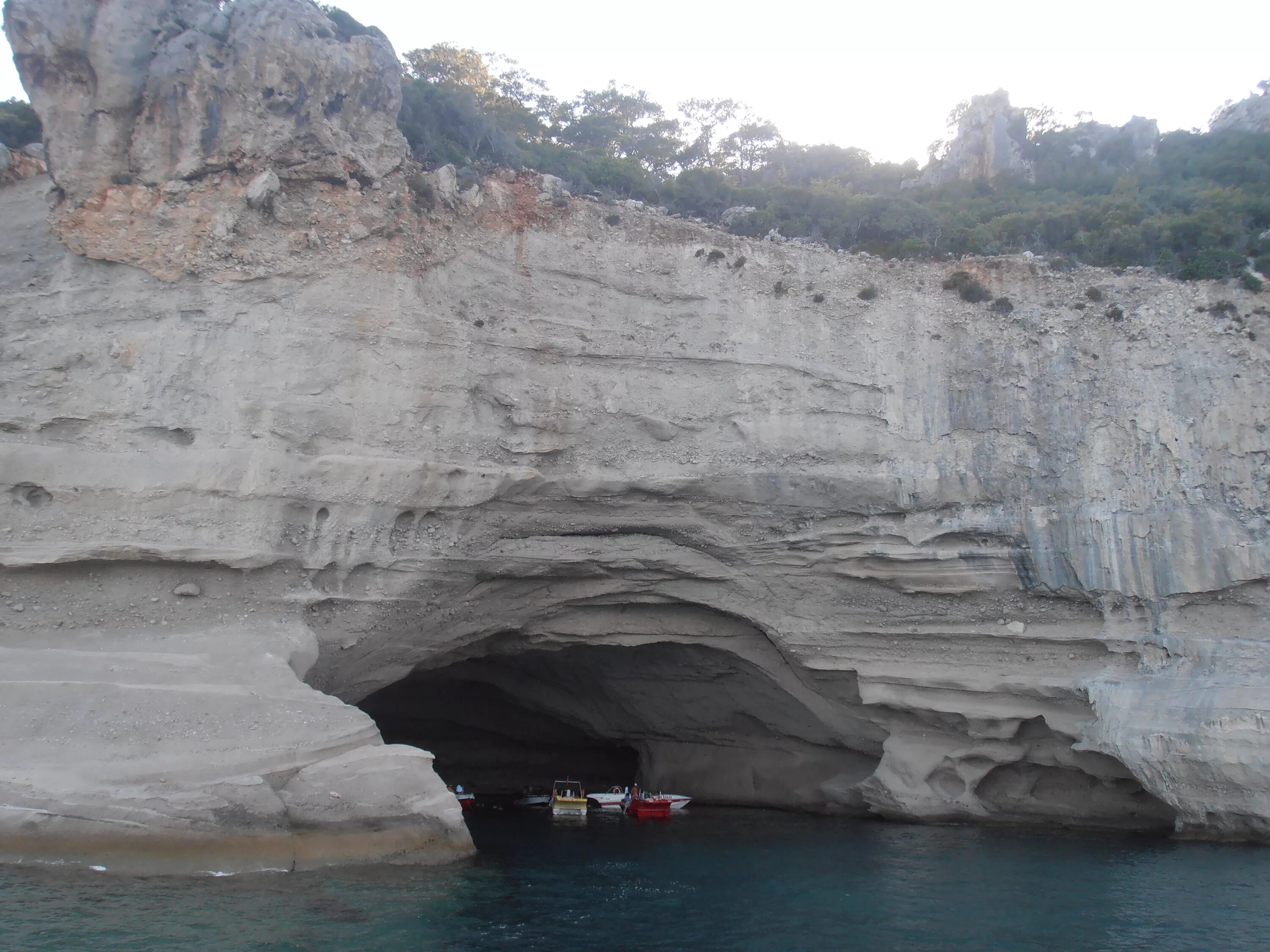 Hidden gem on the bay, llc. Кемер бухта пещера. Пиратский корабль. Кемер исторические достопримечательности пещера пиратов. Pirates cave.