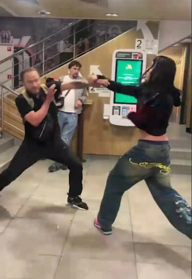 Драка хилми форкс избили. Хилми это брат даши корейки. Хилми форкс и даша корейка слив. Драка хилми. Драка хилми.