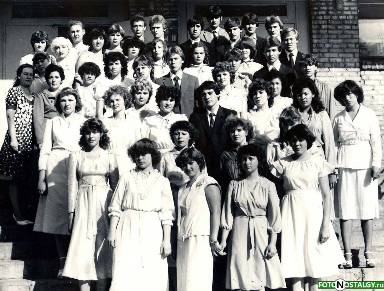 Выпуск 1984 пушкинская школа еревана. Школа выпуск 1983 г. Выпускники школы 13 1983 год. Школа выпуск 1983 г. Юрьевская школа выпуск 1983.