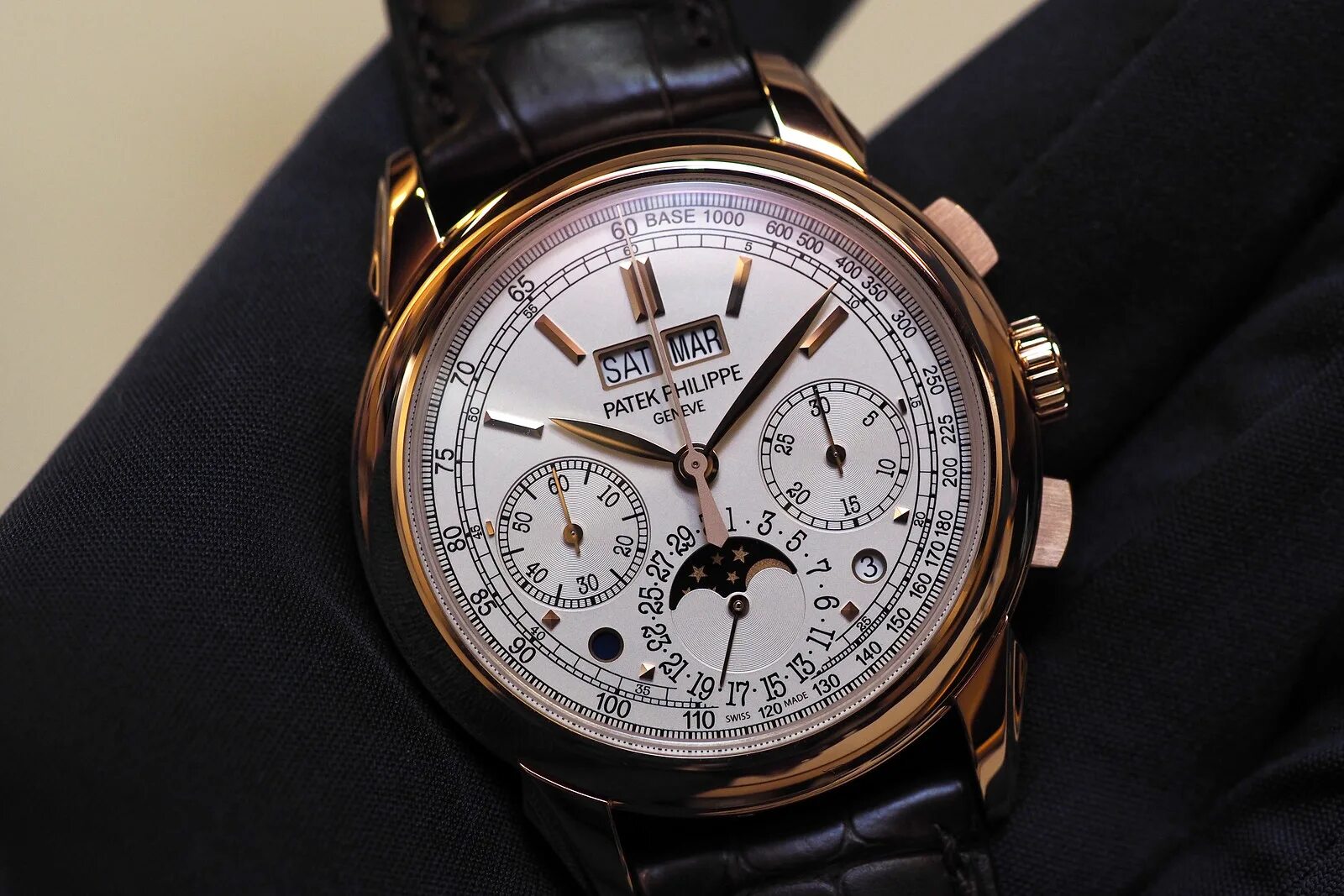 Patek perpetual. Patek philippe 3050. 1518. Patek philippe perpetual calendar 3974. Часы patek philippe perpetual calendar.