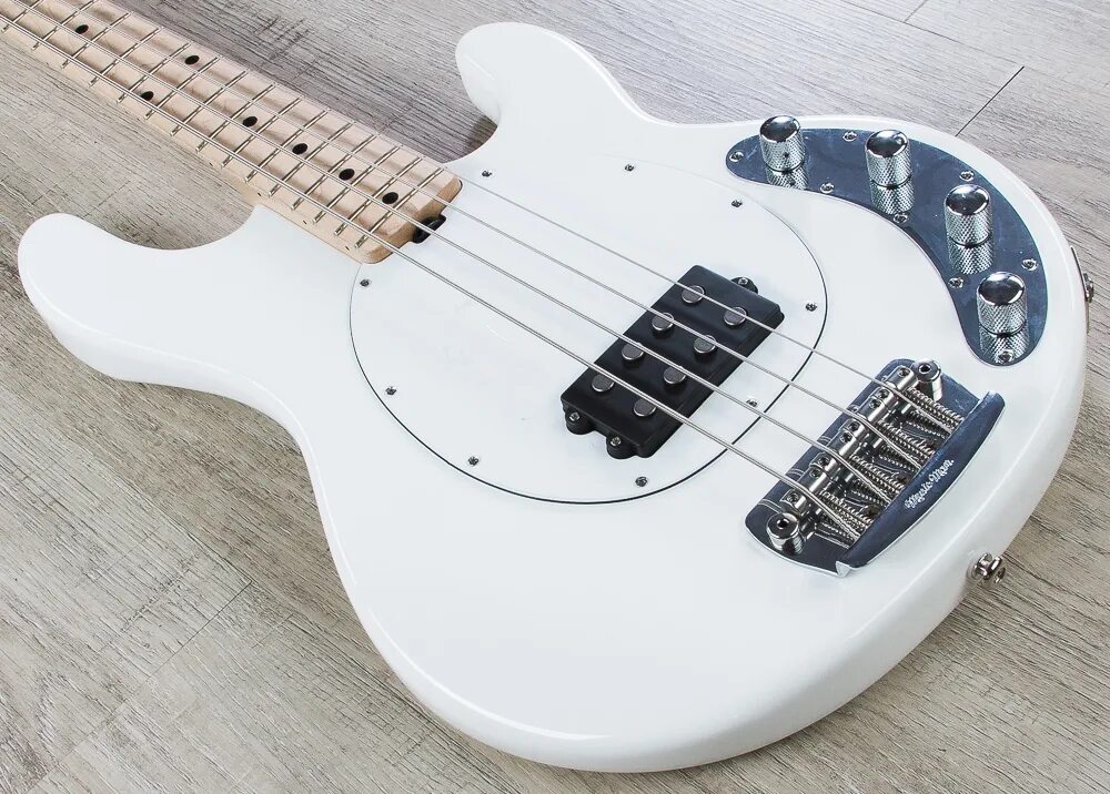 Bass white. Musicman Stingray 4. Musicman Stingray White. Musicman Stingray Bass White. Musicman Bass 4.