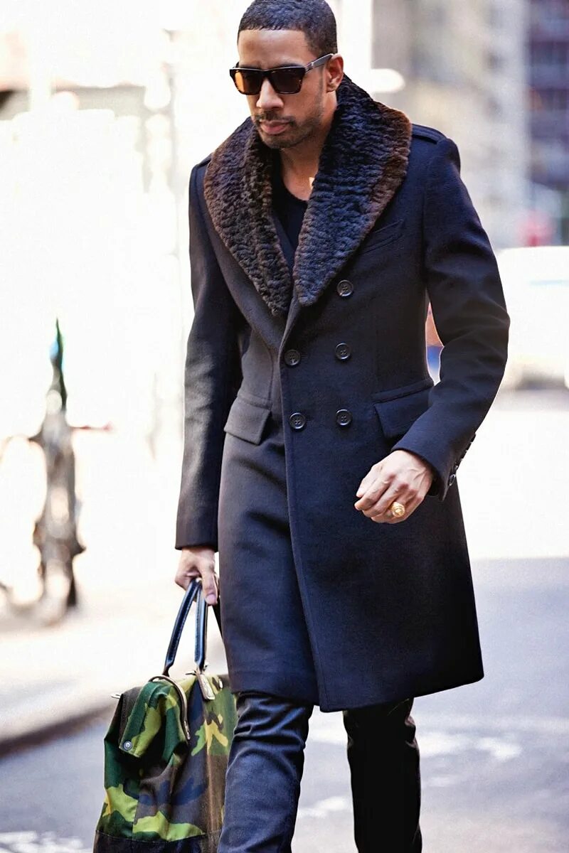 Зеленое мужское пальто. Мужское пальто слим фит. Пальто мужское Formenti 2020. Стильное мужское пальто. Черное пальто мужское.