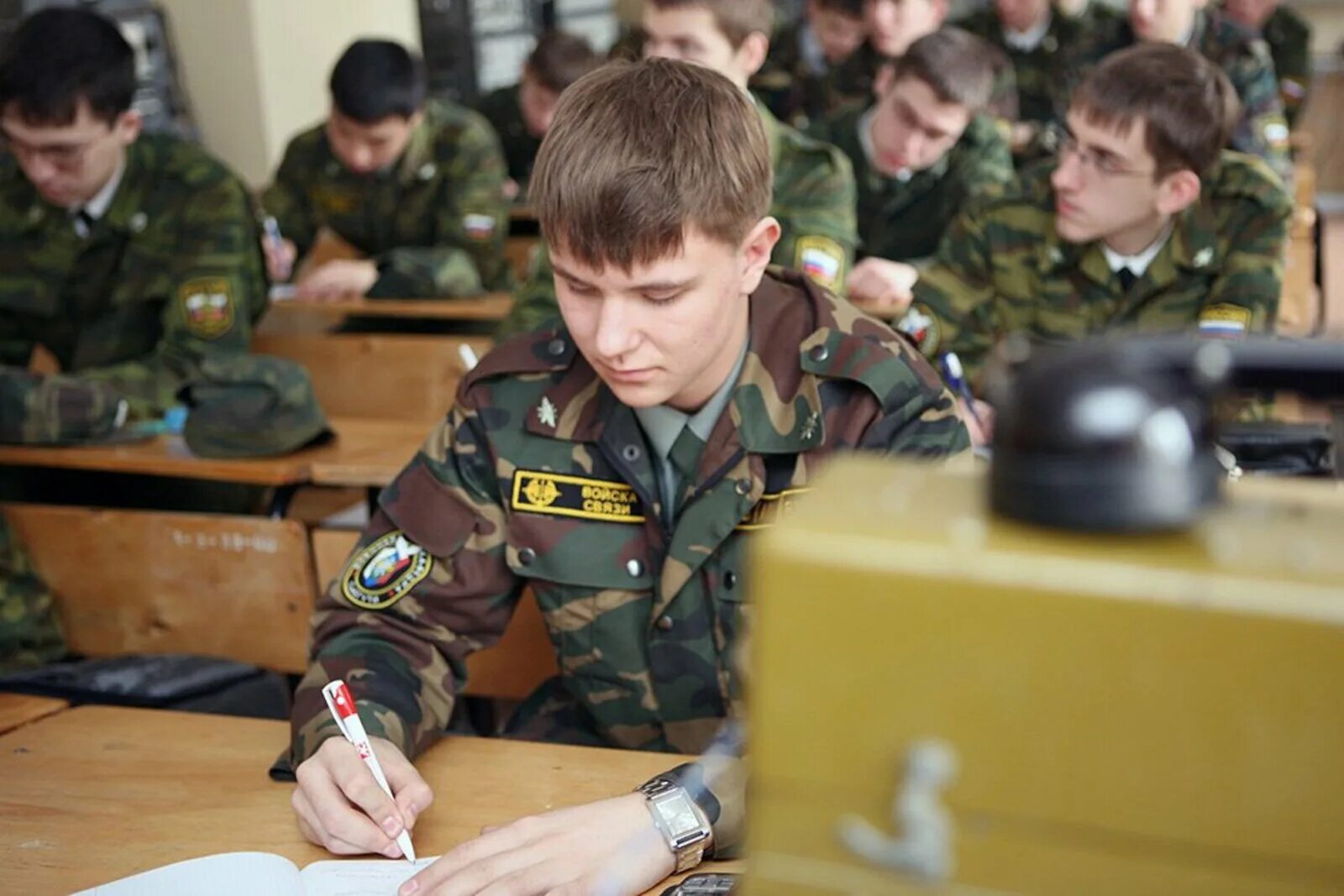 Пойти учиться на офицера