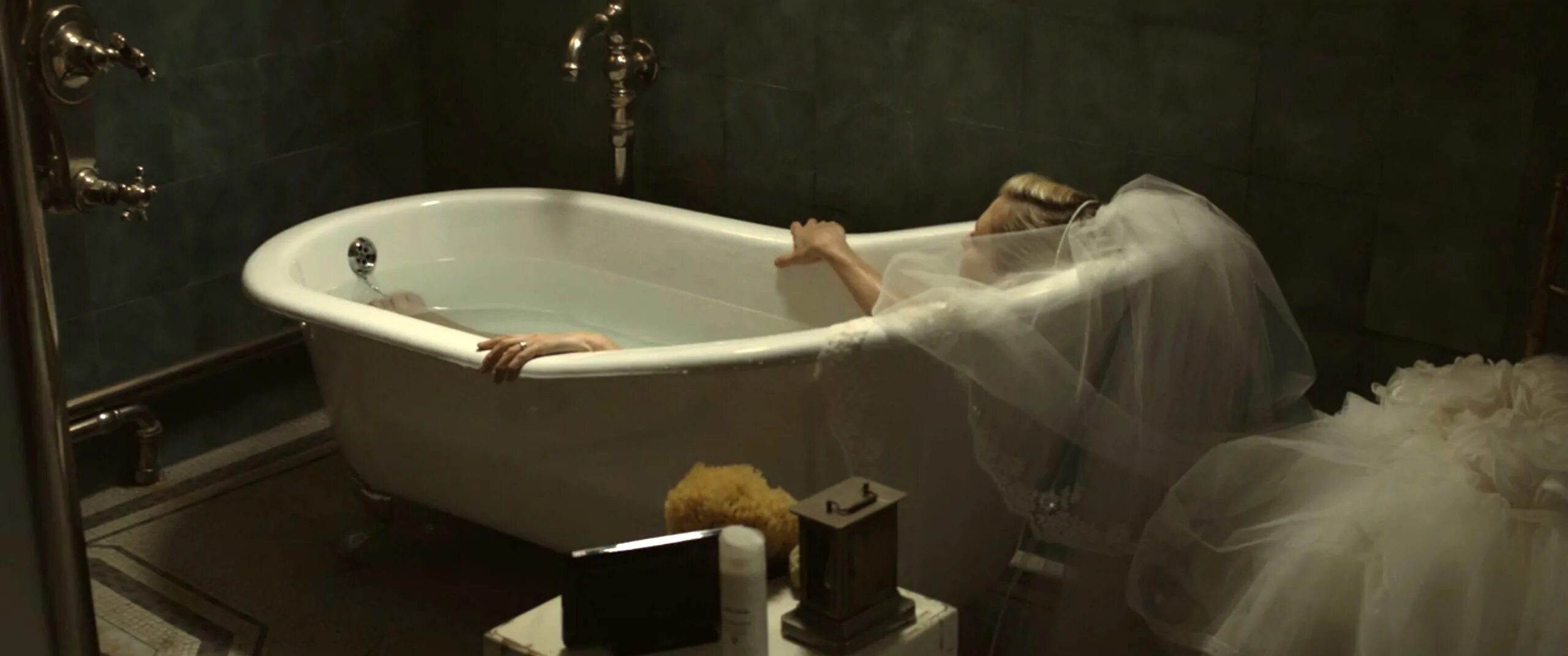 Меланхолия 2011. Ларс фон триер догвилль. Меланхолия ларс фон триер. Меланхолия фон триер. Драма ларса фон триера сканворд 10.
