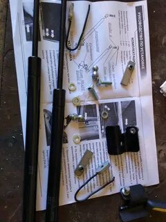 Газовые упоры нива тревел