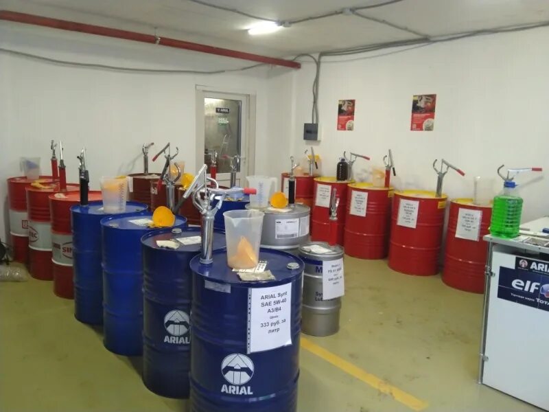 Shell rimula r5 бочки. Разливное масло лукойл 10w 40. Моторное масло на розлив vitex. Масло shell 20 литров. Трансмиссионные масла на розлив.