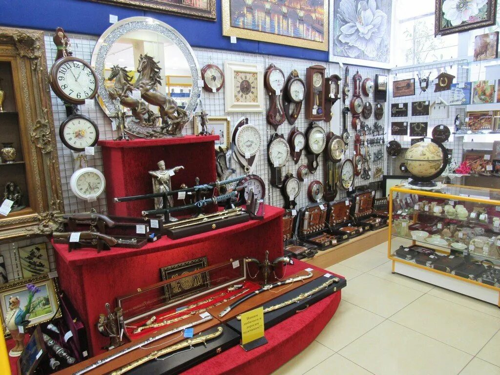 Кассирша в магазине. Площадь дзержинского 1 омск. Salvatore ferragamo магазин в милане. Горийская 11 георгиевск бытовая техника. Сальваторе феррагамо магазин.