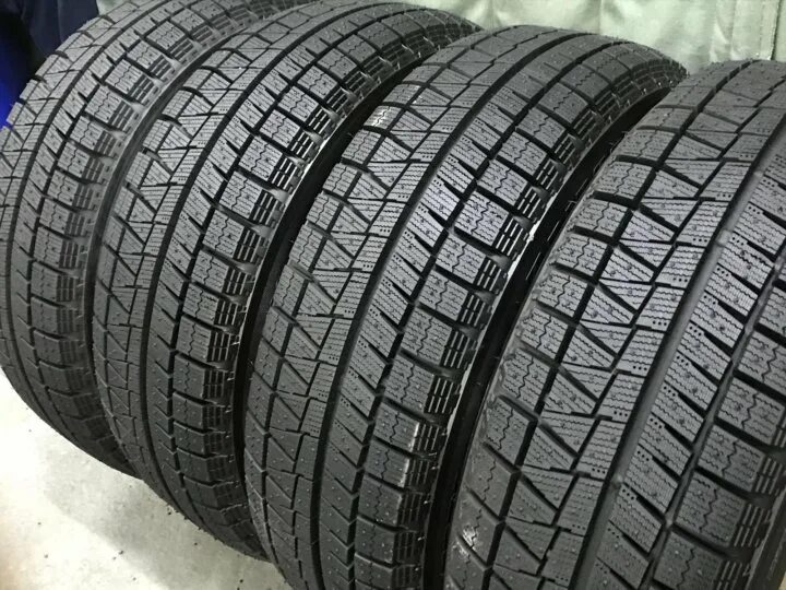 Шина bridgestone blizzak revo gz отзывы. Bridgestone blizzak dm-v2. Bridgestone ice cruiser 5000. Корейская зимняя резина липучка. Bridgestone 175/70r13 82s blizzak revo gz.