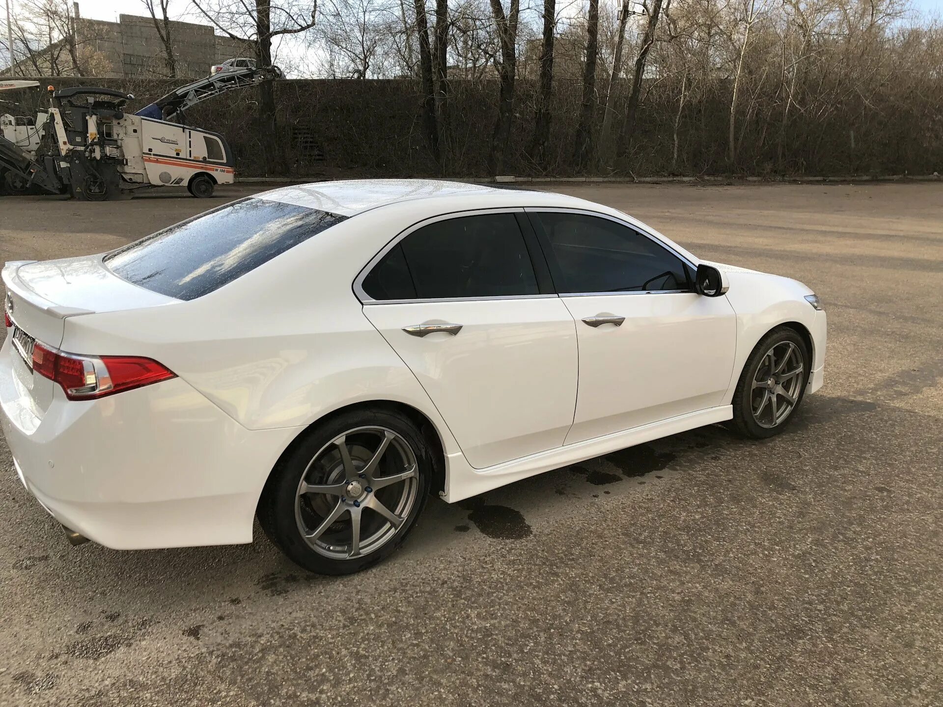 Диски на аккорд. Honda accord 8 r19. honda accord 7 r19. honda accord 8 диски r18. honda accord 2012 на 19 дисках.