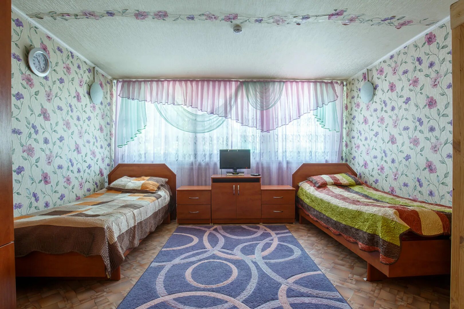 Room camp. Комнаты в лагере Проживальский лагерь. Артек лагерь комнаты. Комнаты в Волжанке лагерь. Лагерь Волжанка Ульяновск.