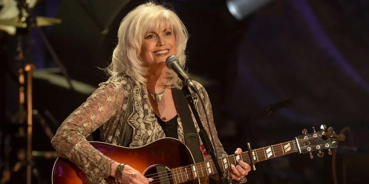 Исполнитель получает. Emmylou Harris. Эммилу Харрис молодая. Emmylou Harris фото. Эмилия Харрис Кантри.