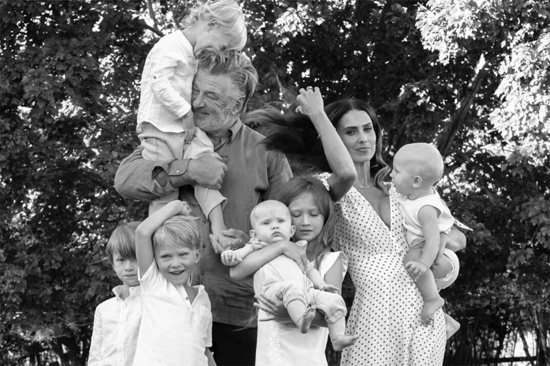Хороший папа. Молодая семья с ребенком. Смешное про детей и родителей. Развлечение и созревание. Родителей 30 000.